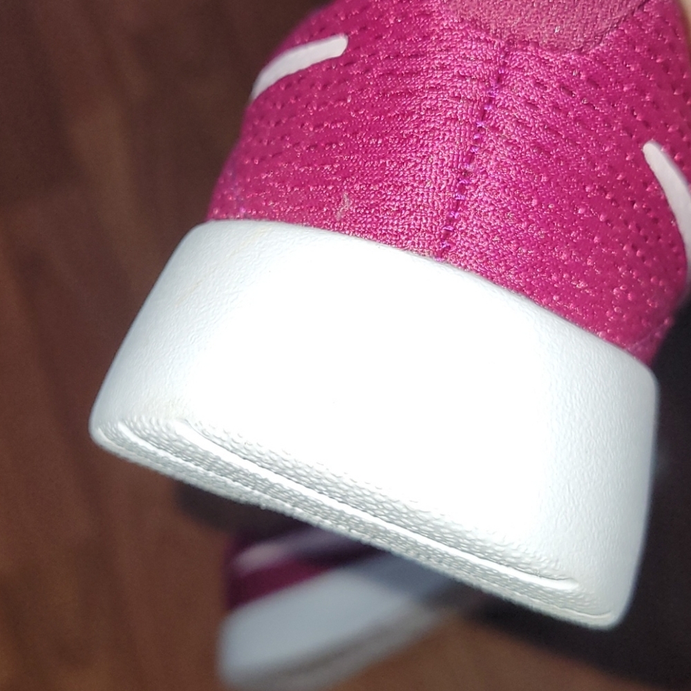 ✨️SOLD✨️Kids Maroon Nike Runners Size 3.5 EUC - Picture 6 of 11